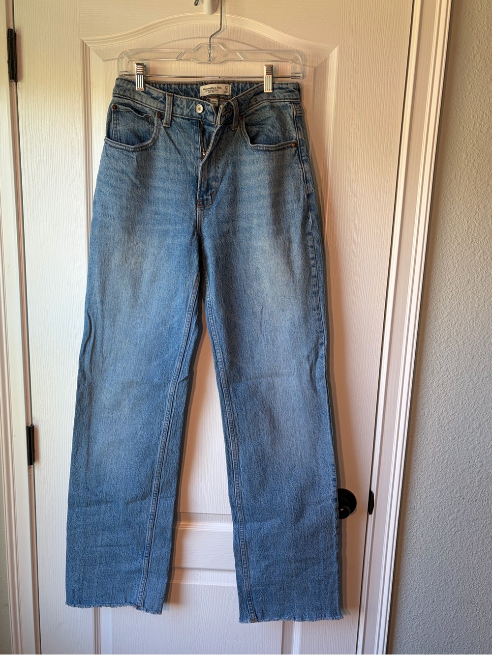 Abercrombie & Fitch women’s curvy 90s relaxed, high-rise 27|4  extra long AF05